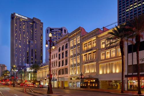 Sheraton New Orleans Hotel allows 18 year olds to book a room in New Orleans