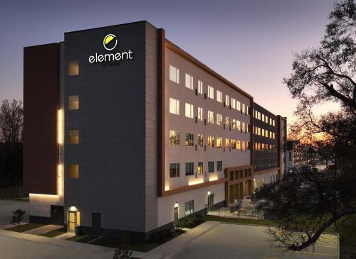 Element Baton Rouge South allows 18 year olds to book a room in Baton Rouge