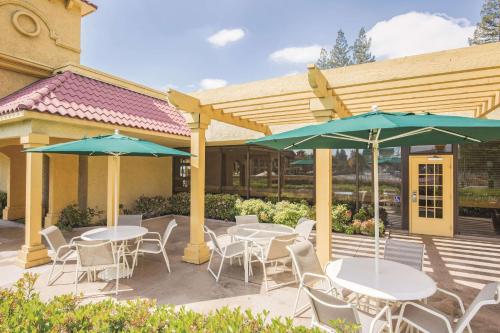 La Quinta Inn by Wyndham Sacramento Downtown allows 18 year olds to book a room in Sacramento