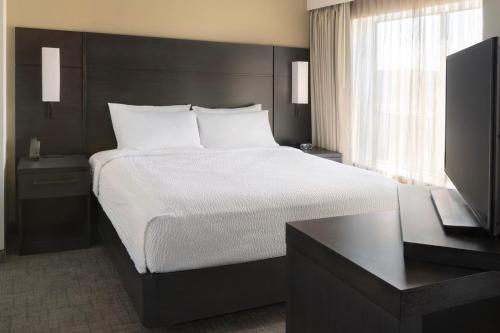 Residence Inn by Marriott Sacramento Downtown at Capitol Park allows 18 year olds to book a room in Sacramento