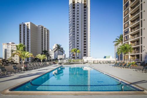 Aston at the Waikiki Banyan allows 18 year olds to book a room in Honolulu 