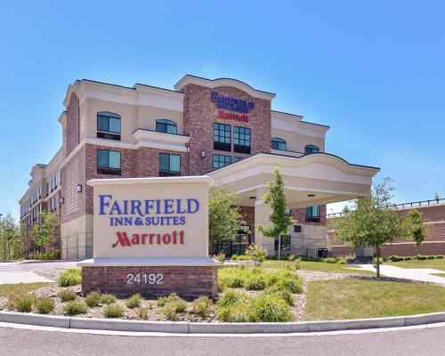 Fairfield Inn & Suites by Marriott Denver Aurora/Parker allows 18 year olds to book a room in Aurora