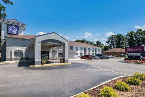 Sleep Inn and Suites Chesapeake - Portsmouth allows 18 year olds to book a room in Chesapeake