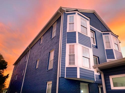 Big Blue Getaway on the Bay allows 18 year olds to book a room in Norfolk