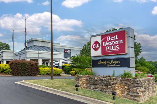 Best Western Plus University Inn allows 18 year olds to book a room in Winston-Salem