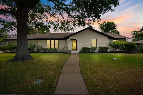 Luxury Pool House Near Lake w Pool Table BBQ Grill allows 18 year olds to book a room in Garland