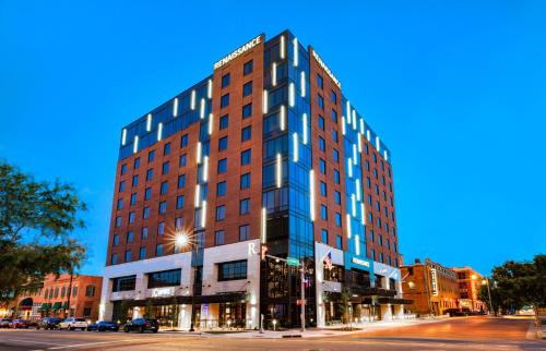 Renaissance Oklahoma City Downtown Bricktown Hotel allows 18 year olds to book a room in Oklahoma City