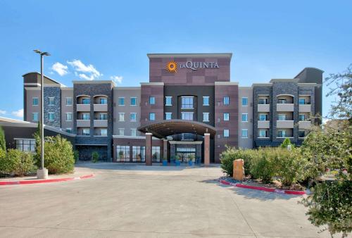 La Quinta Inn & Suites by Wyndham Lubbock Southwest allows 18 year olds to book a room in Lubbock