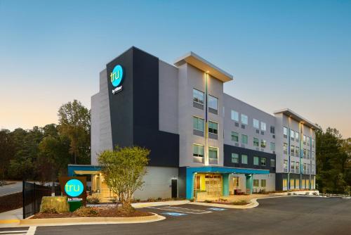 Tru By Hilton Atlanta Northlake Parkway, Ga allows 18 year olds to book a room in Atlanta