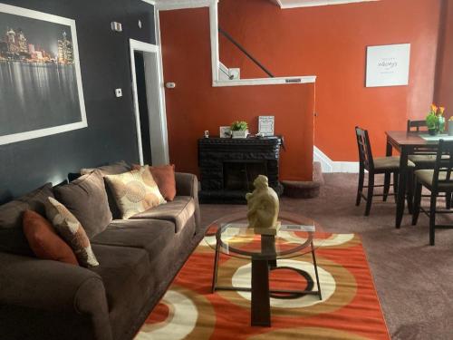 New home on the Boulevard allows 18 year olds to book a room in Detroit