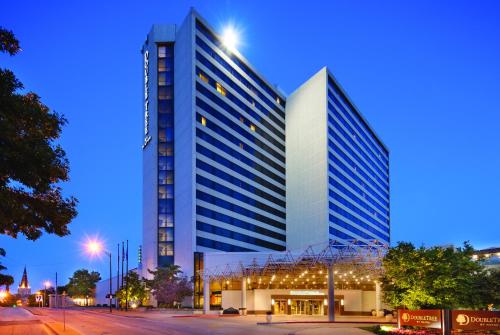 DoubleTree by Hilton Tulsa Downtown allows 18 year olds to book a room in Tulsa