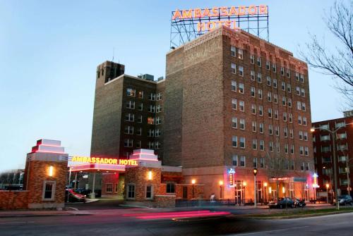 Ambassador Hotel Milwaukee, Trademark Collection by Wyndham allows 18 year olds to book a room in Milwaukee