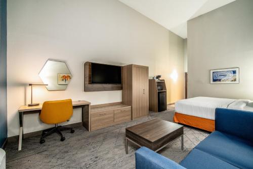 Holiday Inn Express & Suites Phoenix - Mesa West, an IHG Hotel allows 18 year olds to book a room in Mesa