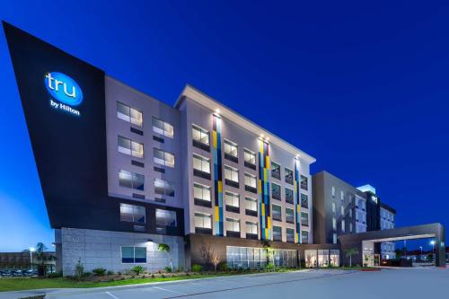 Tru By Hilton Laredo Airport Area, Tx allows 18 year olds to book a room in Laredo