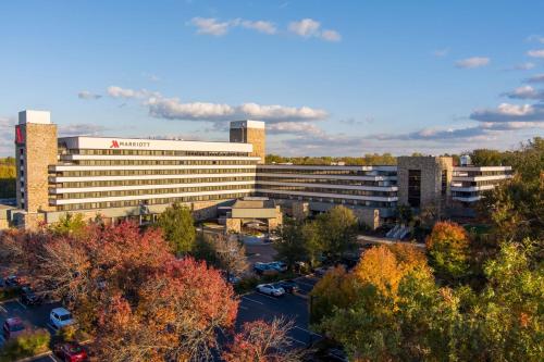 Lexington Griffin Gate Marriott Golf Resort & Spa allows 18 year olds to book a room in Lexington