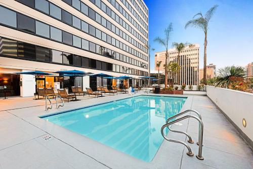 Renaissance Long Beach Hotel allows 18 year olds to book a room in Long Beach