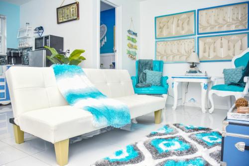 Miami Boho Beach Place allows 18 year olds to book a room in Hialeah