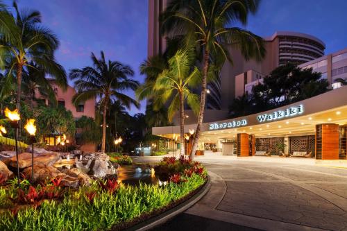 Sheraton Waikiki allows 18 year olds to book a room in Honolulu 