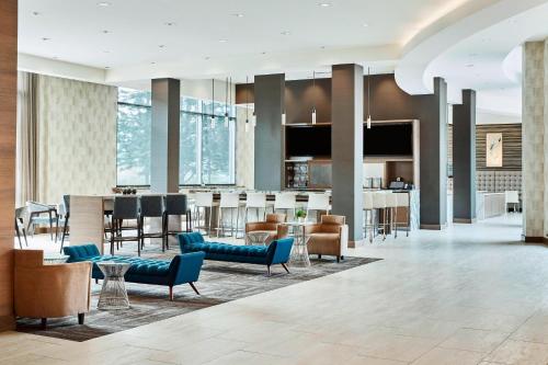 AC Hotel by Marriott Cincinnati at The Banks allows 18 year olds to book a room in Cincinnati