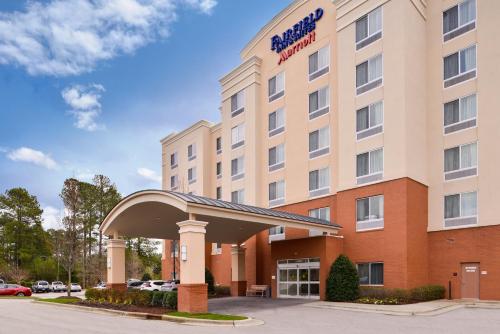 Fairfield Inn & Suites Raleigh-Durham Airport/Brier Creek allows 18 year olds to book a room in Durham