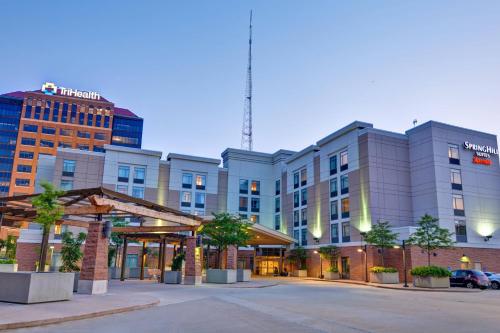 SpringHill Suites by Marriott Cincinnati Midtown allows 18 year olds to book a room in Cincinnati