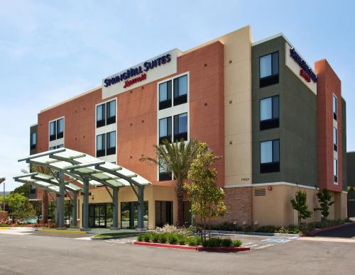 SpringHill Suites Irvine John Wayne Airport / Orange County allows 18 year olds to book a room in Irvine 