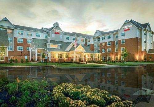 Residence Inn by Marriott Columbus Polaris allows 18 year olds to book a room in Columbus 