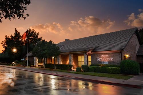 Residence Inn by Marriott Dallas Plano/Legacy allows 18 year olds to book a room in Plano