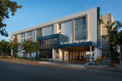 AC Hotel Kansas City Plaza allows 18 year olds to book a room in Kansas City