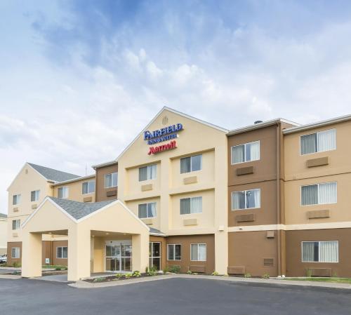 Fairfield Inn & Suites Lincoln allows 18 year olds to book a room in Lincoln