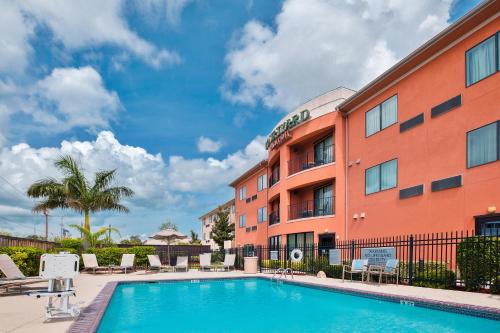 Courtyard by Marriott Corpus Christi allows 18 year olds to book a room in Corpus Christi