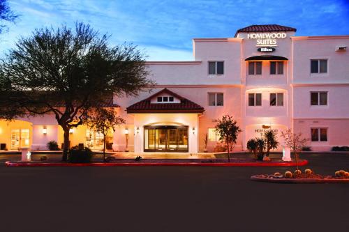 Homewood Suites Tucson St. Philip's Plaza University allows 18 year olds to book a room in Tucson