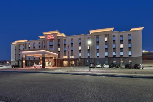 Hampton Inn & Suites Albuquerque Airport allows 18 year olds to book a room in Albuquerque