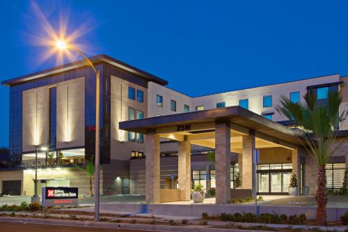 Hilton Garden Inn Irvine/Orange County Airport allows 18 year olds to book a room in Irvine 