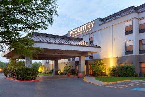 Country Inn & Suites by Radisson, Corpus Christi, TX allows 18 year olds to book a room in Corpus Christi