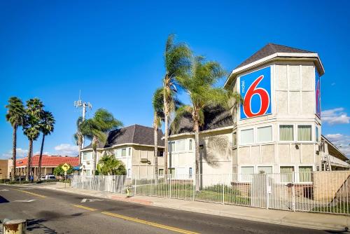 Motel 6-Riverside, CA - South allows 18 year olds to book a room in Riverside