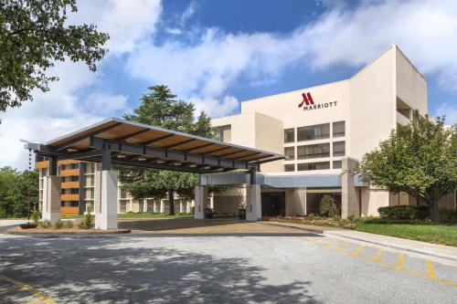 Greensboro-High Point Marriott Airport allows 18 year olds to book a room in Greensboro