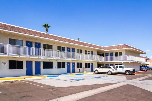 Motel 6 Mesa North allows 18 year olds to book a room in Mesa