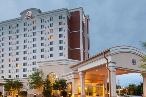 DoubleTree by Hilton Greensboro allows 18 year olds to book a room in Greensboro