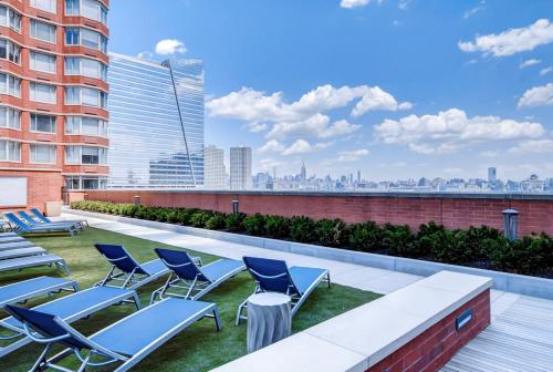 Bluebird Suites in Jersey City allows 18 year olds to book a room in Jersey City