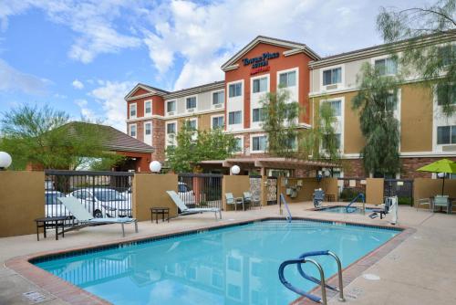 TownePlace Suites by Marriott Las Vegas Henderson allows 18 year olds to book a room in Henderson