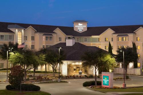 Homewood Suites by Hilton Plano-Richardson allows 18 year olds to book a room in Plano