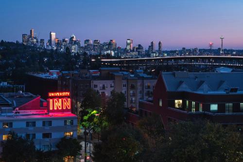 Staypineapple, University Inn, University District Seattle allows 18 year olds to book a room in Seattle