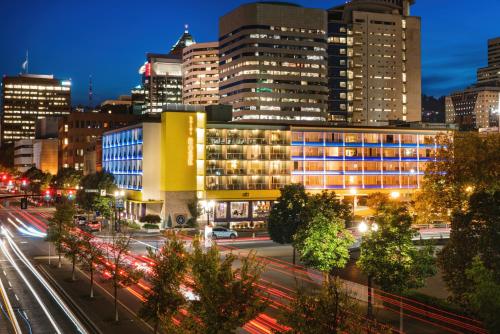 Staypineapple, Hotel Rose, Downtown Portland allows 18 year olds to book a room in Portland