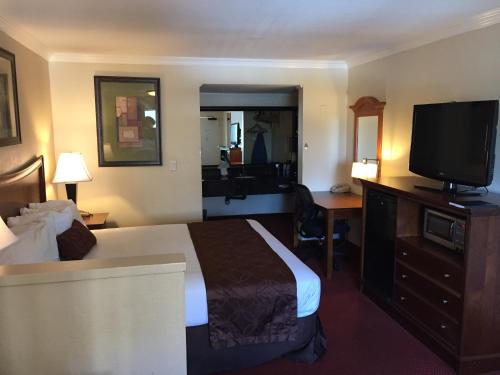 Chula Vista Inn allows 18 year olds to book a room in Chula Vista