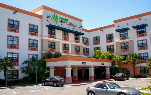 Extended Stay America Suites - Oakland - Emeryville allows 18 year olds to book a room in Oakland