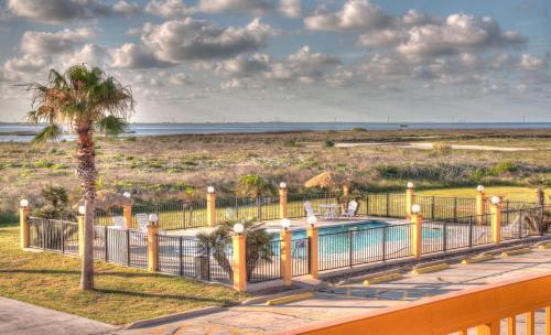 Best Western Padre Island allows 18 year olds to book a room in Corpus Christi