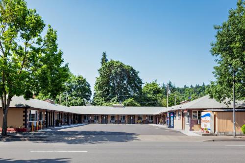 Downtown Inn allows 18 year olds to book a room in Eugene