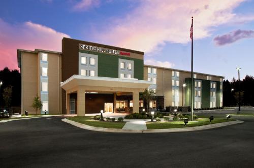 SpringHill Suites by Marriott Mobile West allows 18 year olds to book a room in Mobile