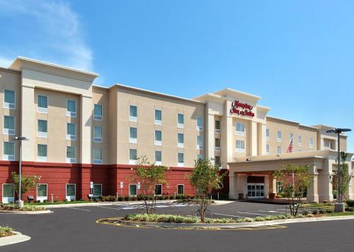 Hampton Inn & Suites Knoxville-Turkey Creek allows 18 year olds to book a room in Knoxville